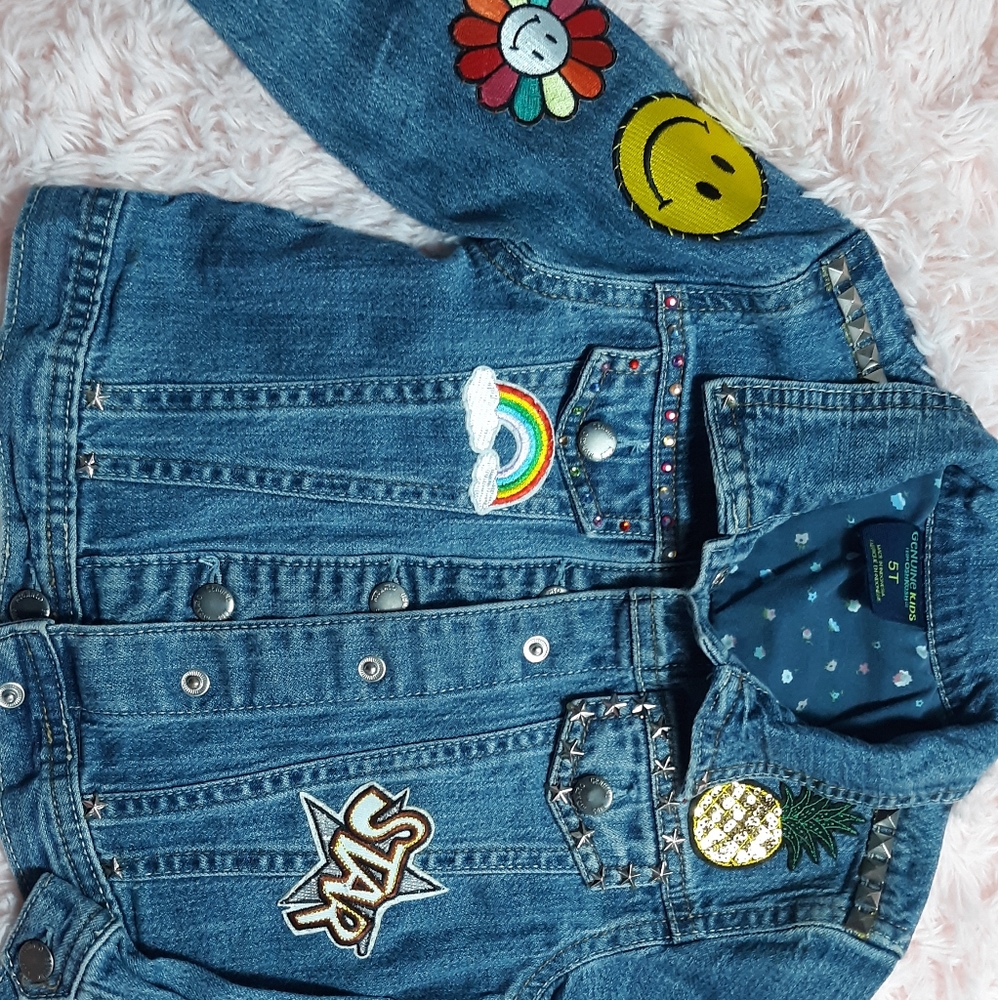 SOLD @MARKET! Upcycled 5T girls patch jacket. SO CUTE MUST SEE! 🌈 & 😃 - Picture 9 of 15